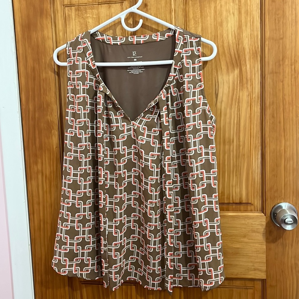 New York and Company blouse in a size Medium. It’s brand new with tags.